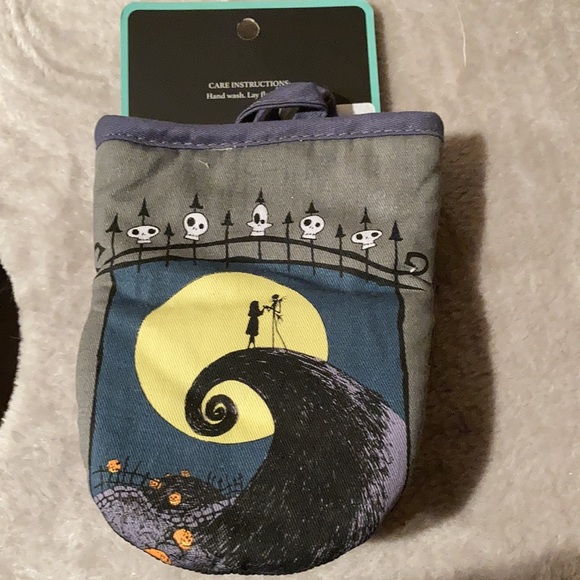 Disney nightmare before Christmas oversized mini over mitts brand new - Picture 3 of 3